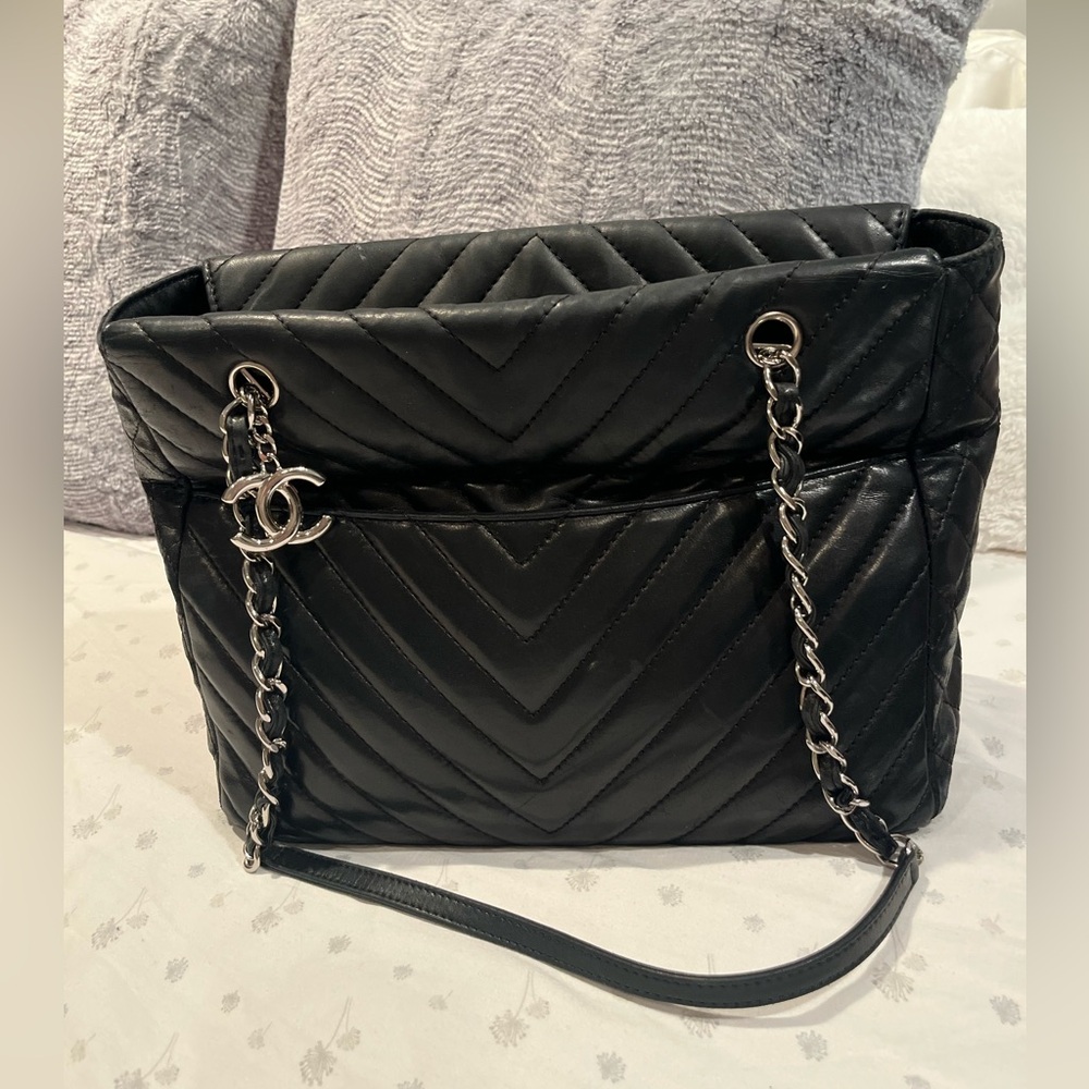 Chanel bag lightly worn amazing condition